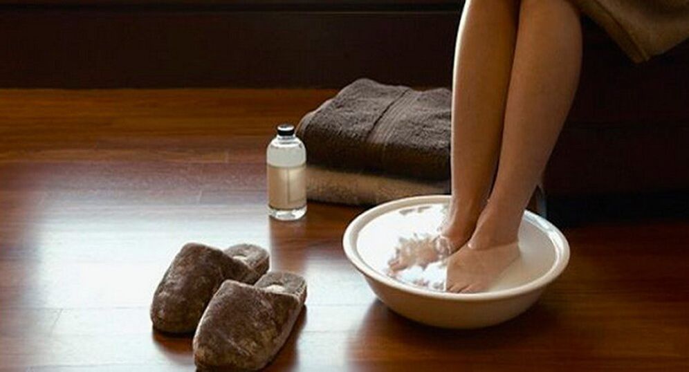 disinfection of the dressing and washing of the feet in case of fungus